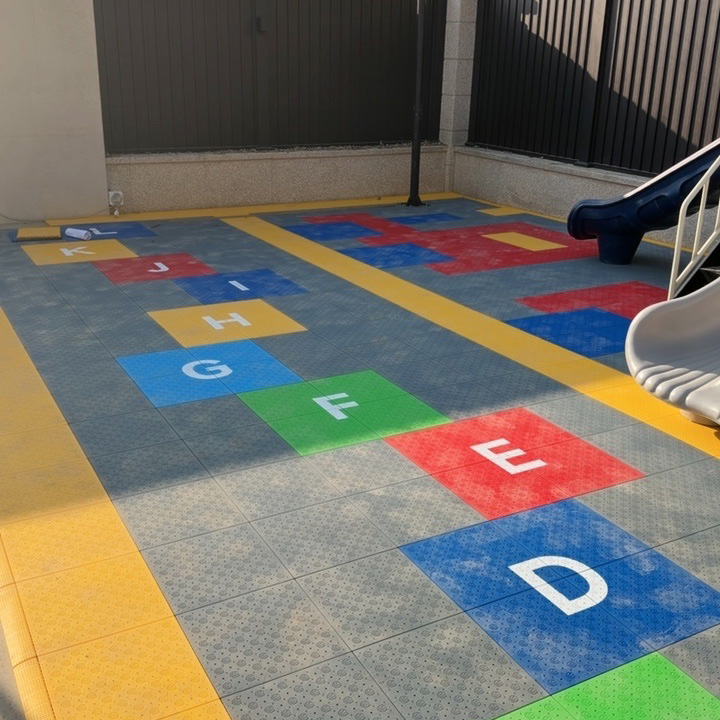 Outdoor Sport Floor Tiles - プロ仕様連結式PP可動バスケットボールコートタイルクリック設置屋外スポーツフロア
