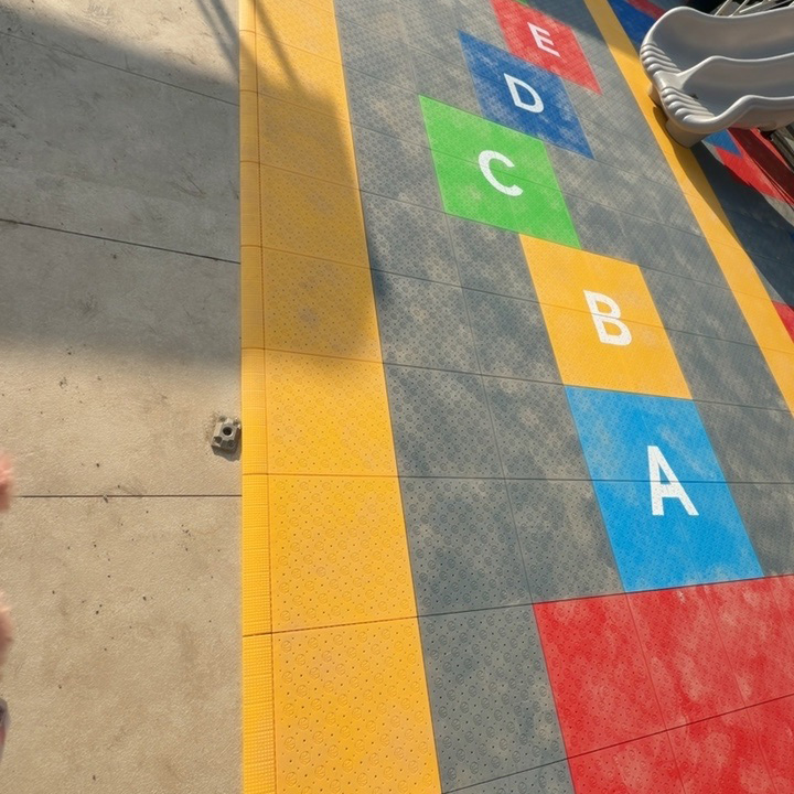 プロ仕様連結式PP可動バスケットボールコートタイルクリック設 - Outdoor Sport Floor Tiles のレビューと価格